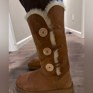 UGG Bailey Button Triplet II Boot size 9